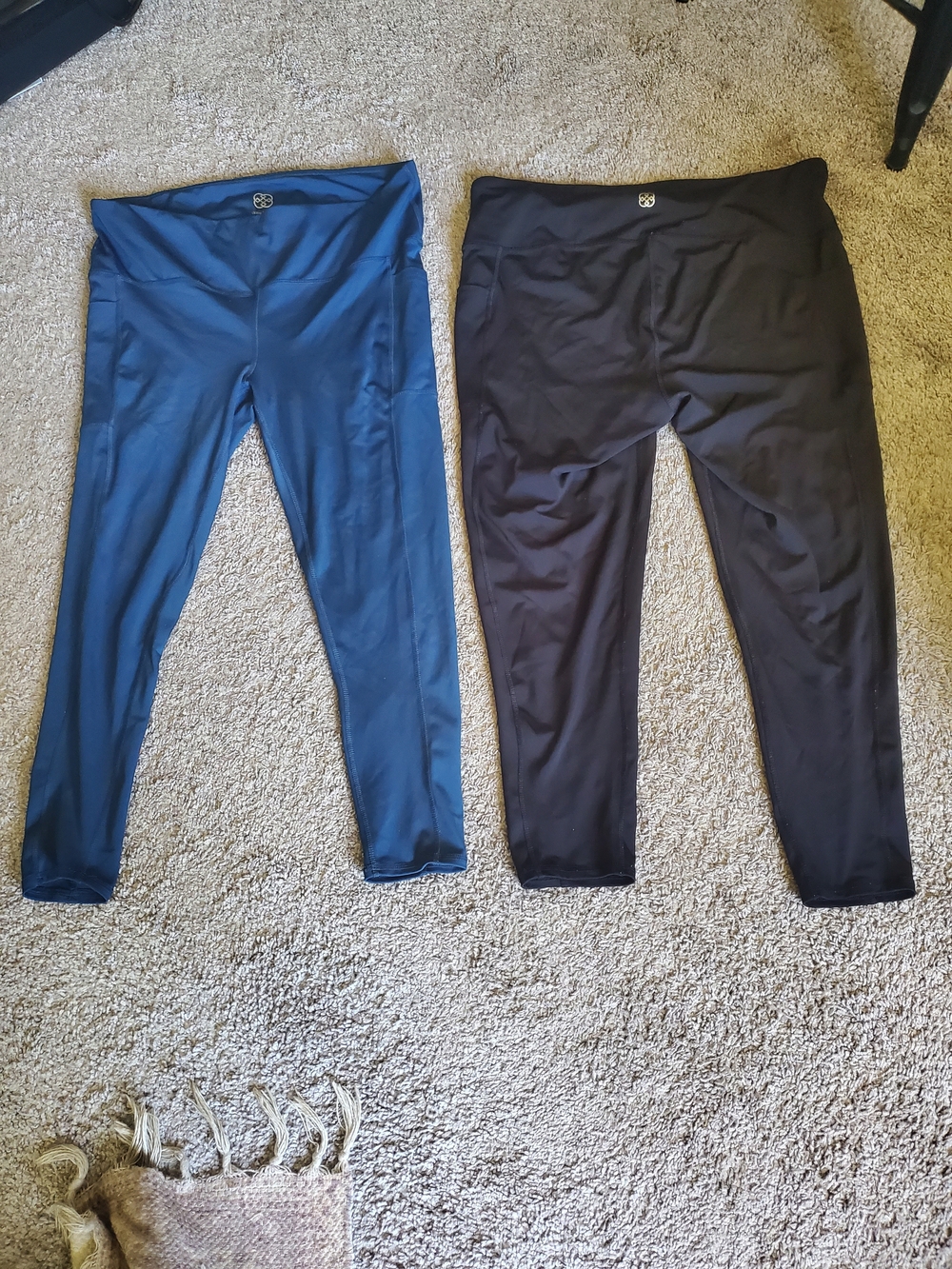 Daisy Fuentes Active Women's Leggings 2 For 1!